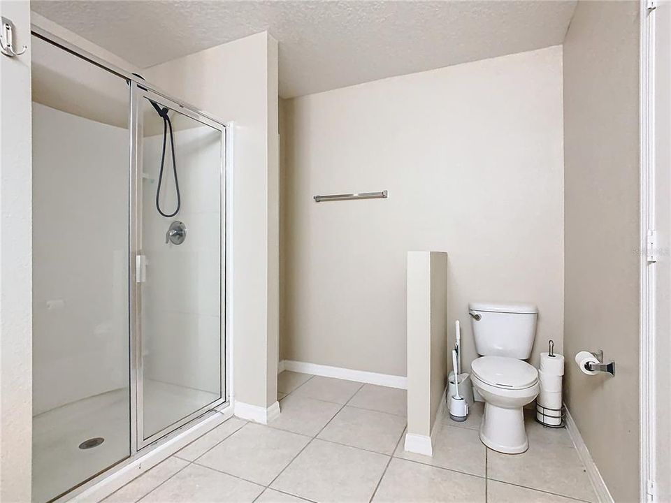 Owners En-Suite Bath w/Large Shower