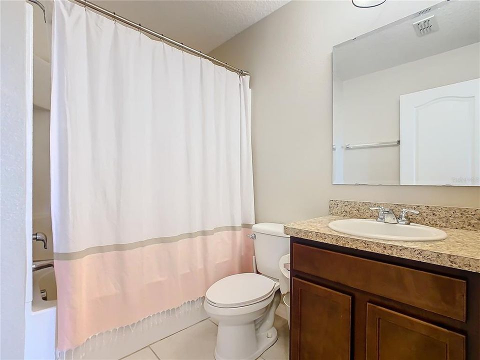 2nd Bathroom w/Tub-Shower Combo