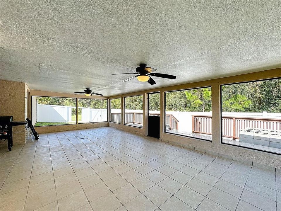 Oversized Screed Lanai