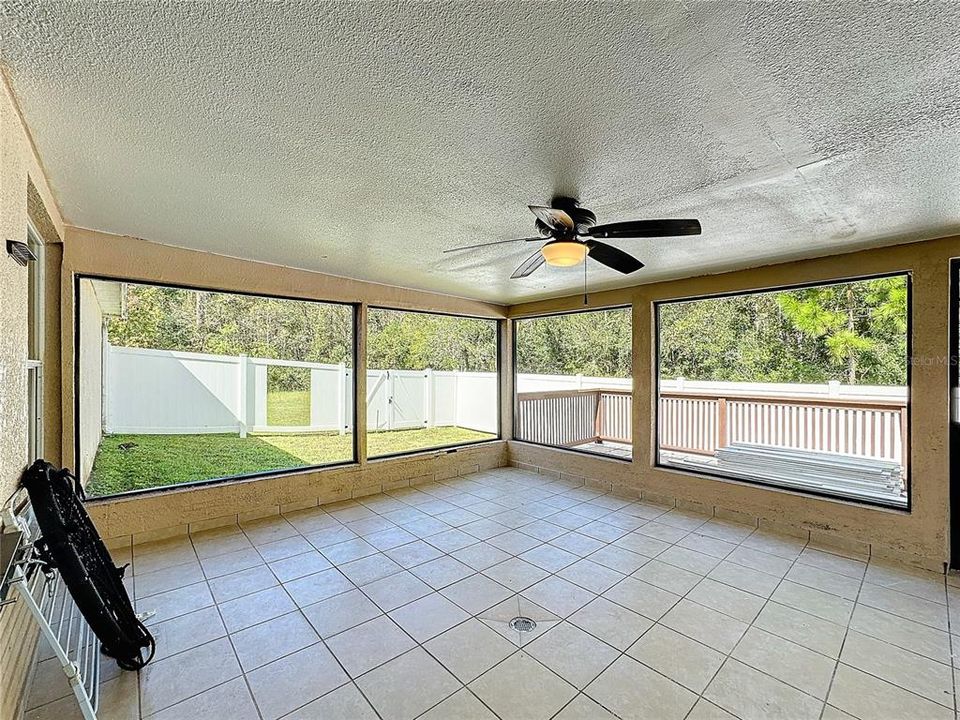 Oversized Screed Lanai