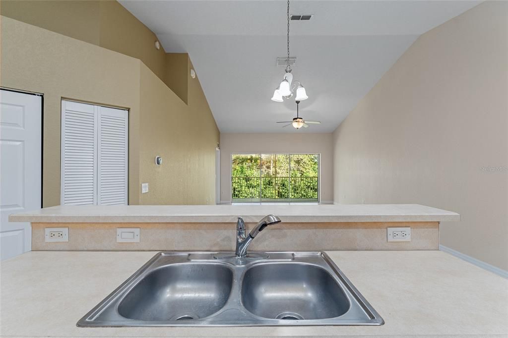 For Sale: $239,900 (2 beds, 2 baths, 1291 Square Feet)