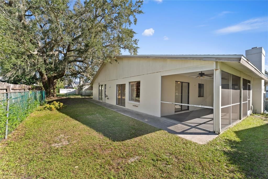 For Sale: $300,000 (4 beds, 2 baths, 1732 Square Feet)