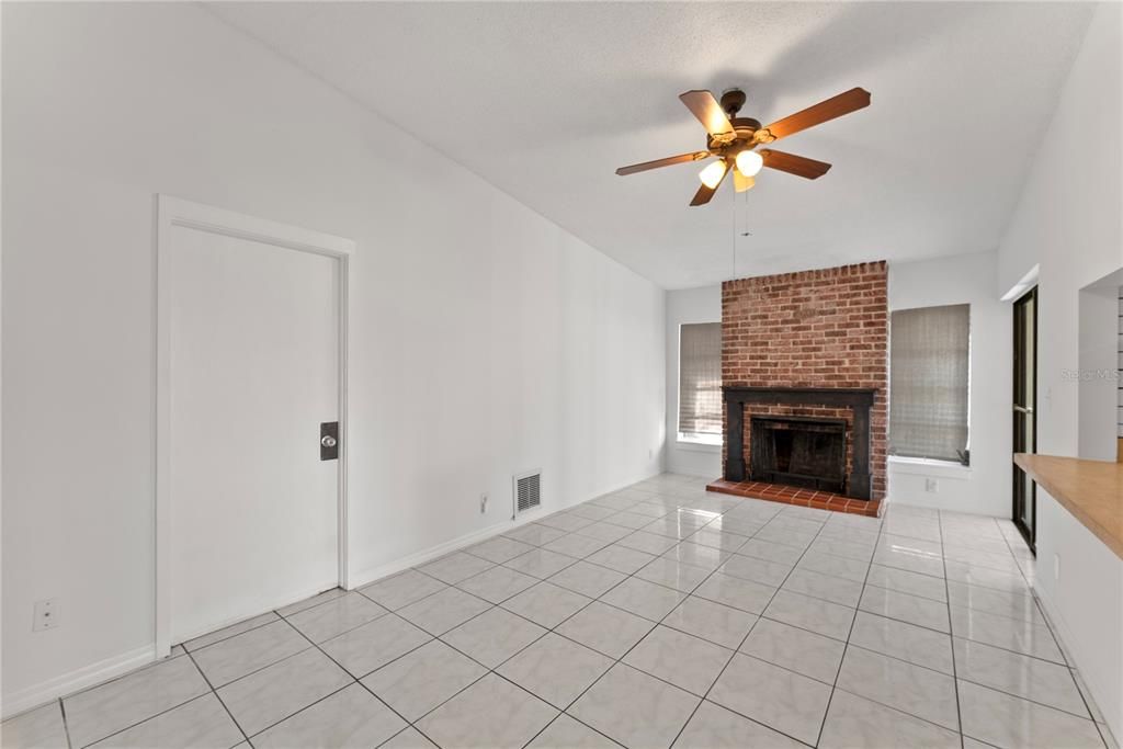 For Sale: $300,000 (4 beds, 2 baths, 1732 Square Feet)