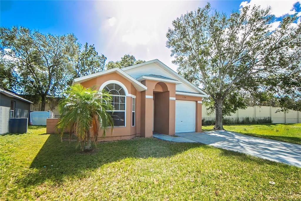 Active With Contract: $325,000 (3 beds, 2 baths, 1097 Square Feet)