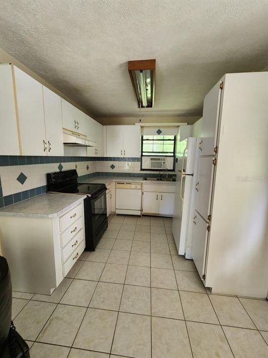 For Rent: $1,250 (2 beds, 1 baths, 800 Square Feet)