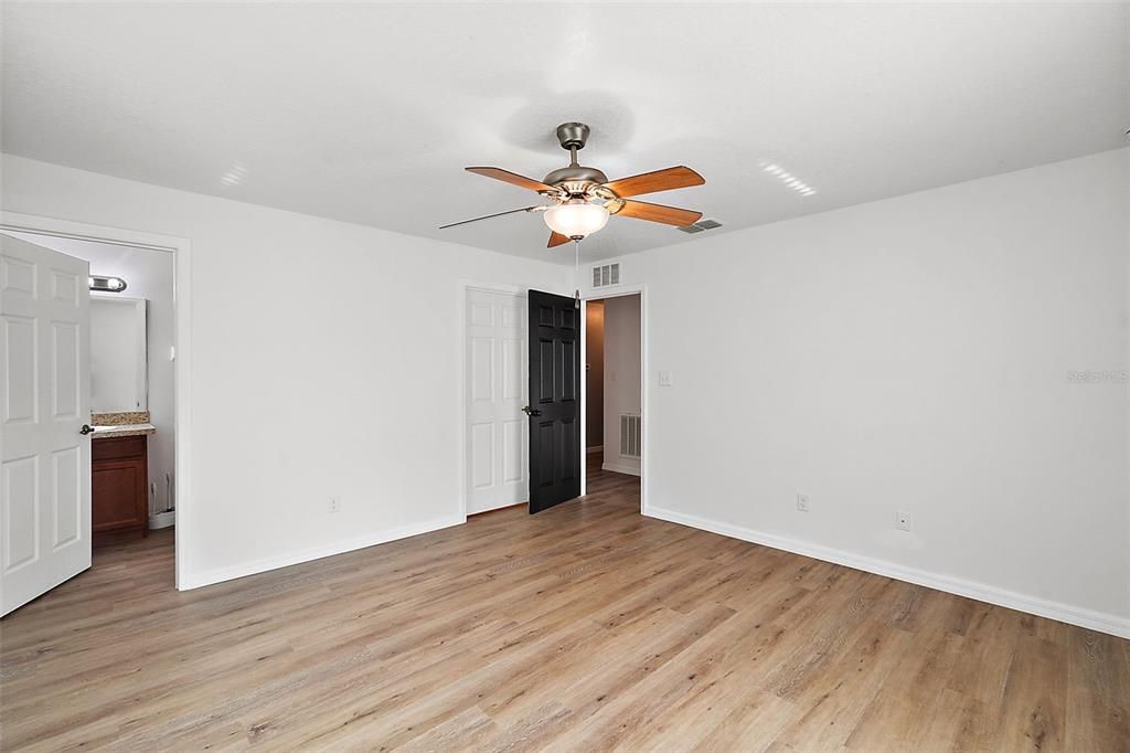 For Sale: $340,000 (4 beds, 2 baths, 1617 Square Feet)