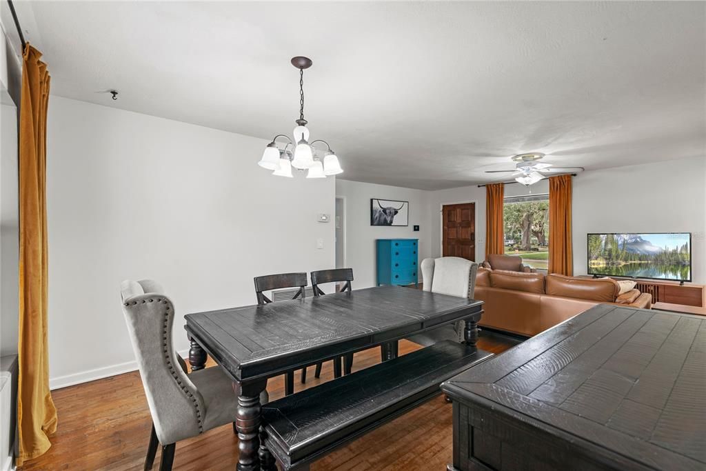 For Sale: $529,900 (3 beds, 2 baths, 1584 Square Feet)