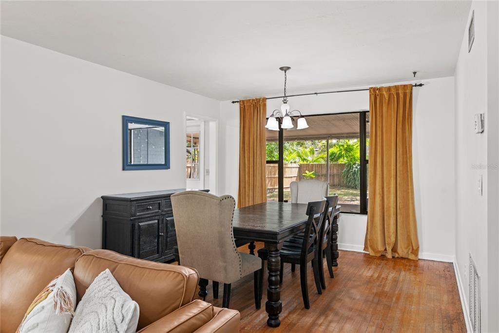 For Sale: $529,900 (3 beds, 2 baths, 1584 Square Feet)