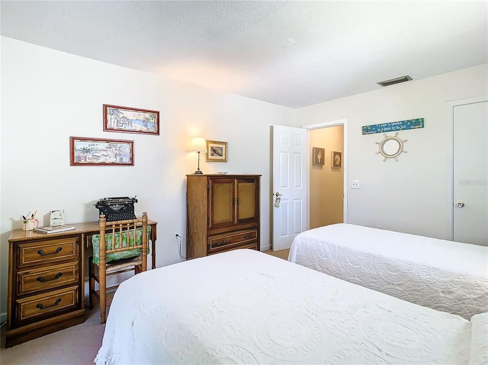 For Sale: $349,900 (2 beds, 2 baths, 1556 Square Feet)