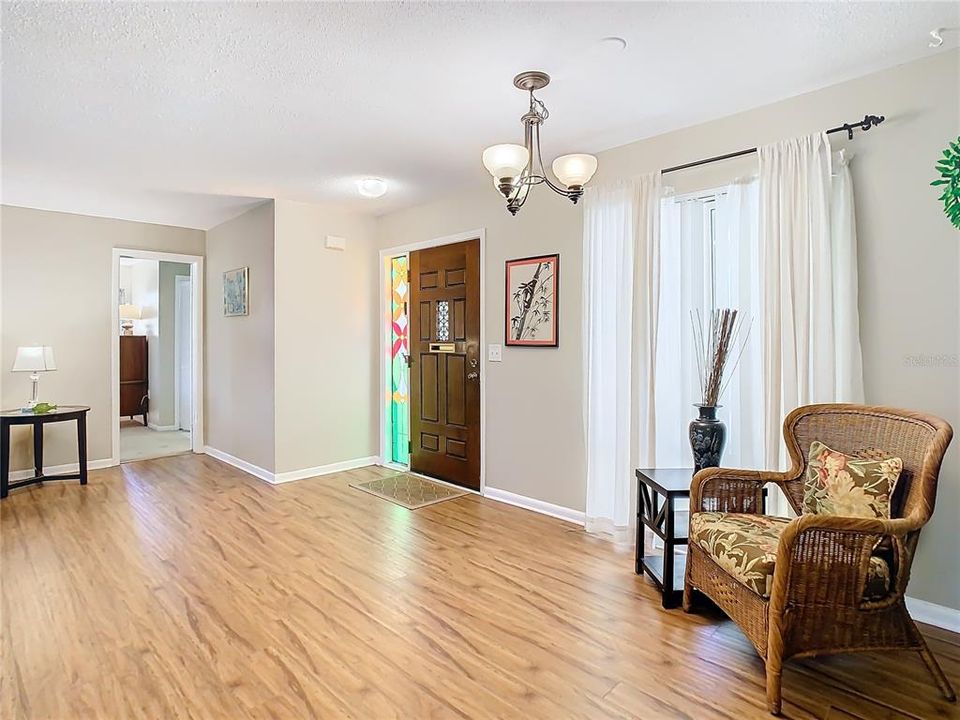 For Sale: $349,900 (2 beds, 2 baths, 1556 Square Feet)