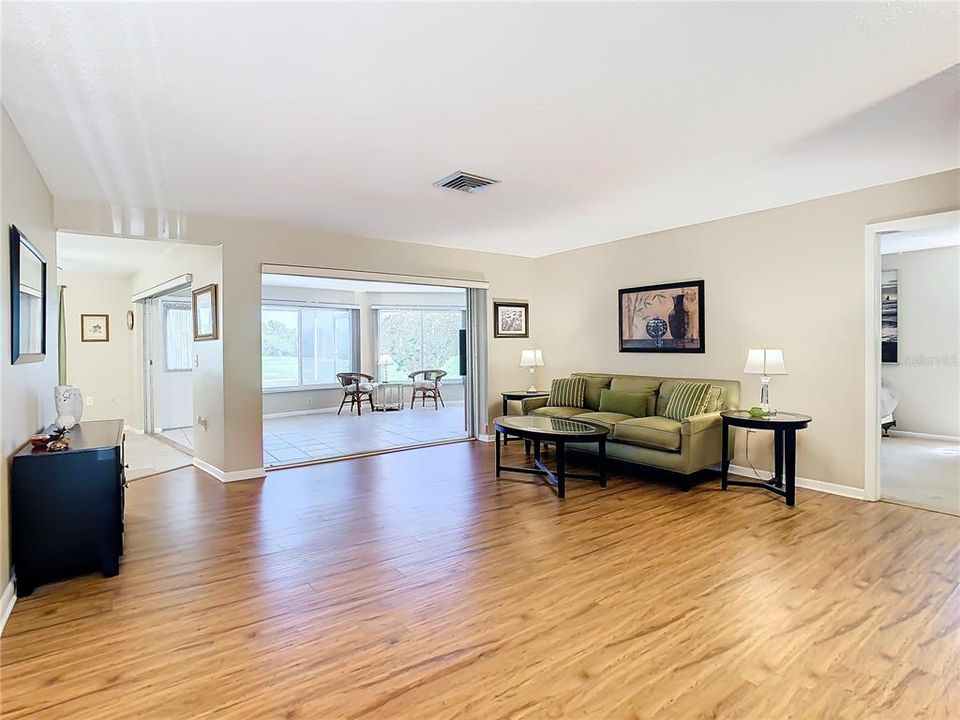 For Sale: $349,900 (2 beds, 2 baths, 1556 Square Feet)