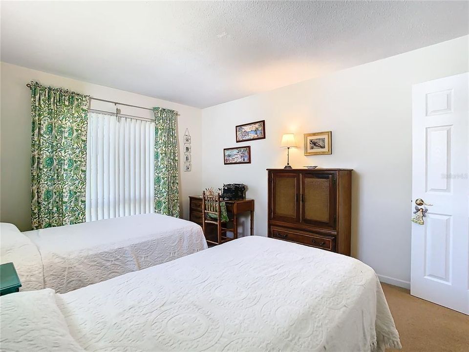 For Sale: $349,900 (2 beds, 2 baths, 1556 Square Feet)