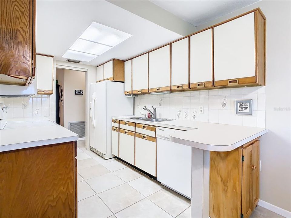 For Sale: $349,900 (2 beds, 2 baths, 1556 Square Feet)