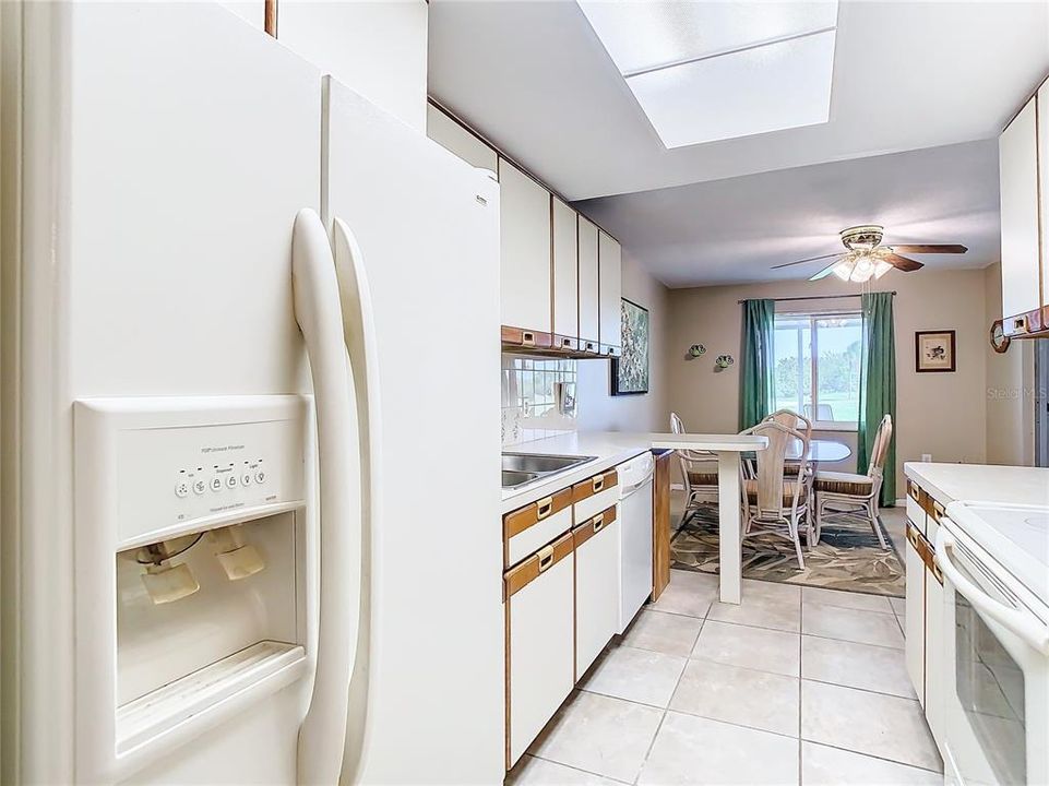 For Sale: $349,900 (2 beds, 2 baths, 1556 Square Feet)