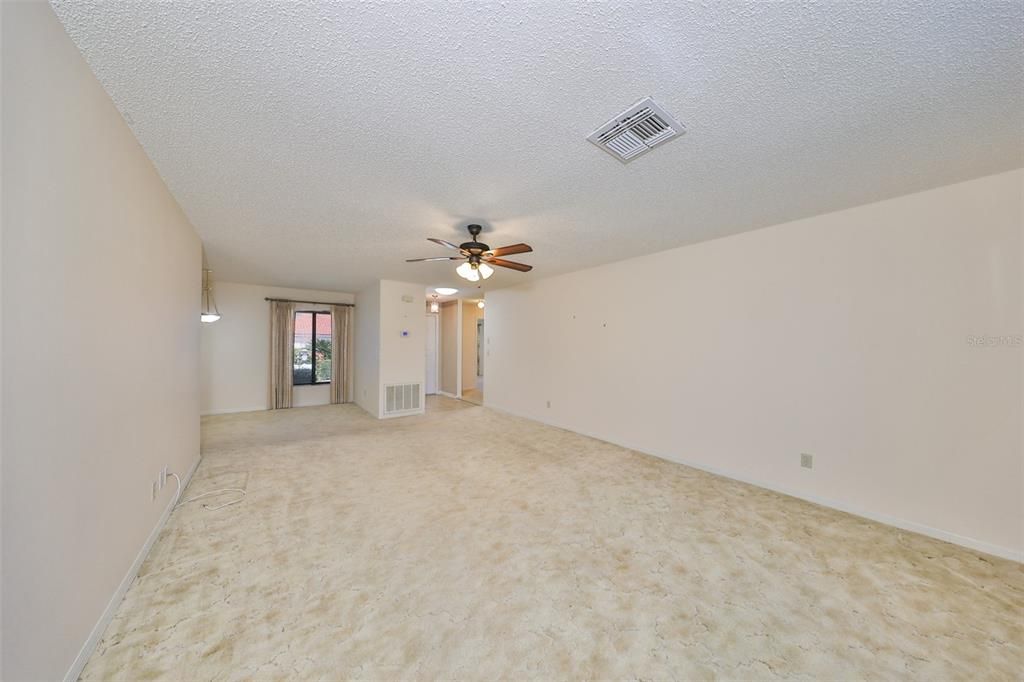 For Sale: $299,900 (2 beds, 2 baths, 1671 Square Feet)