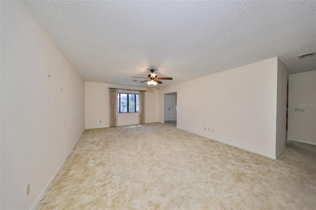 For Sale: $299,900 (2 beds, 2 baths, 1671 Square Feet)