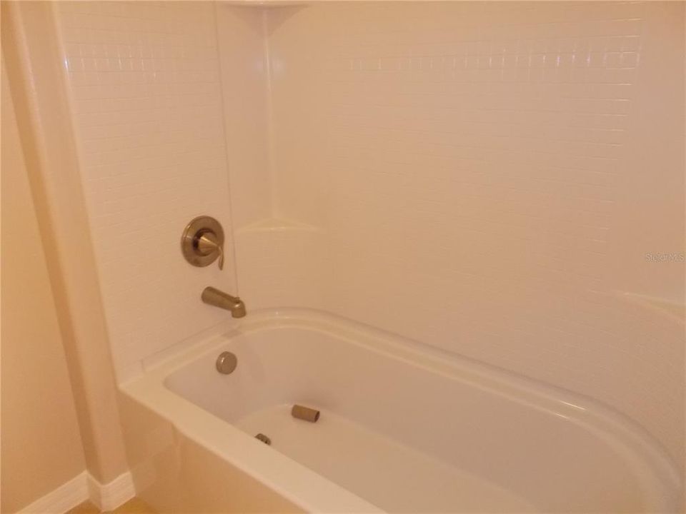 For Rent: $2,600 (3 beds, 2 baths, 2163 Square Feet)