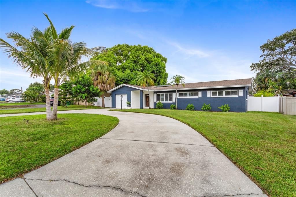 For Sale: $599,900 (3 beds, 2 baths, 1354 Square Feet)