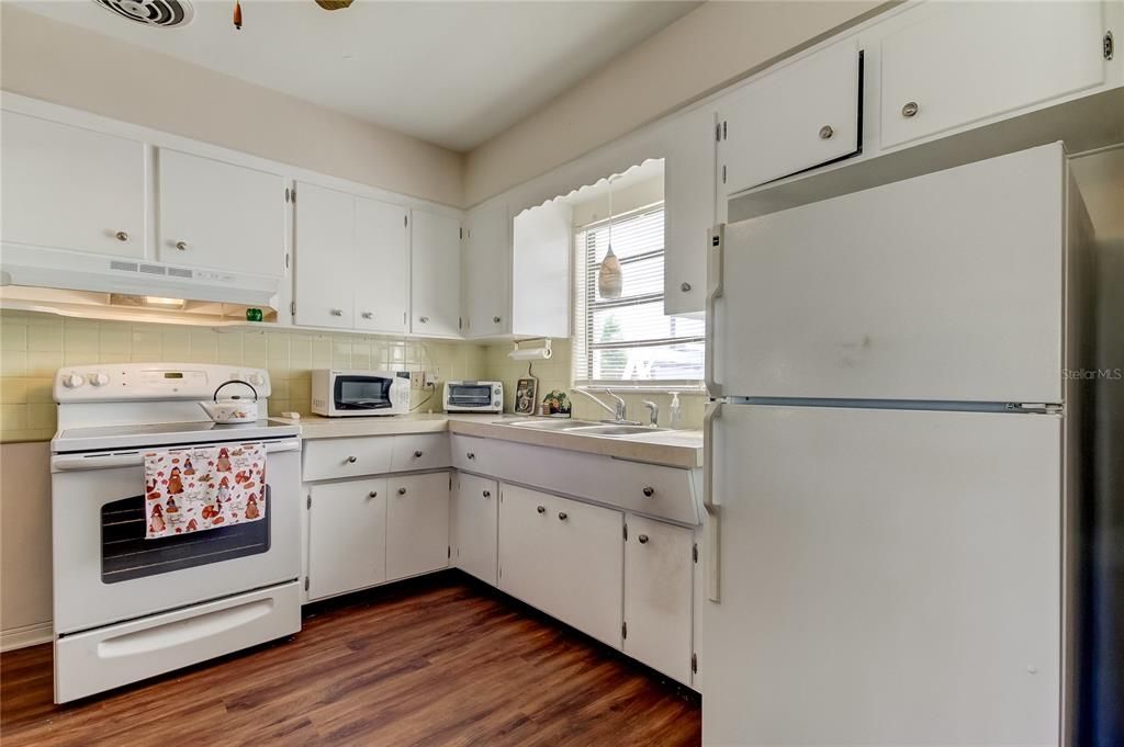 For Sale: $375,000 (2 beds, 2 baths, 1177 Square Feet)