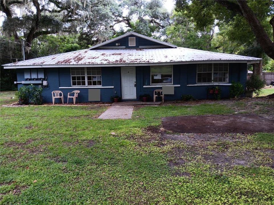 Triplex building 1 of 2 6 beds 3.5 baths