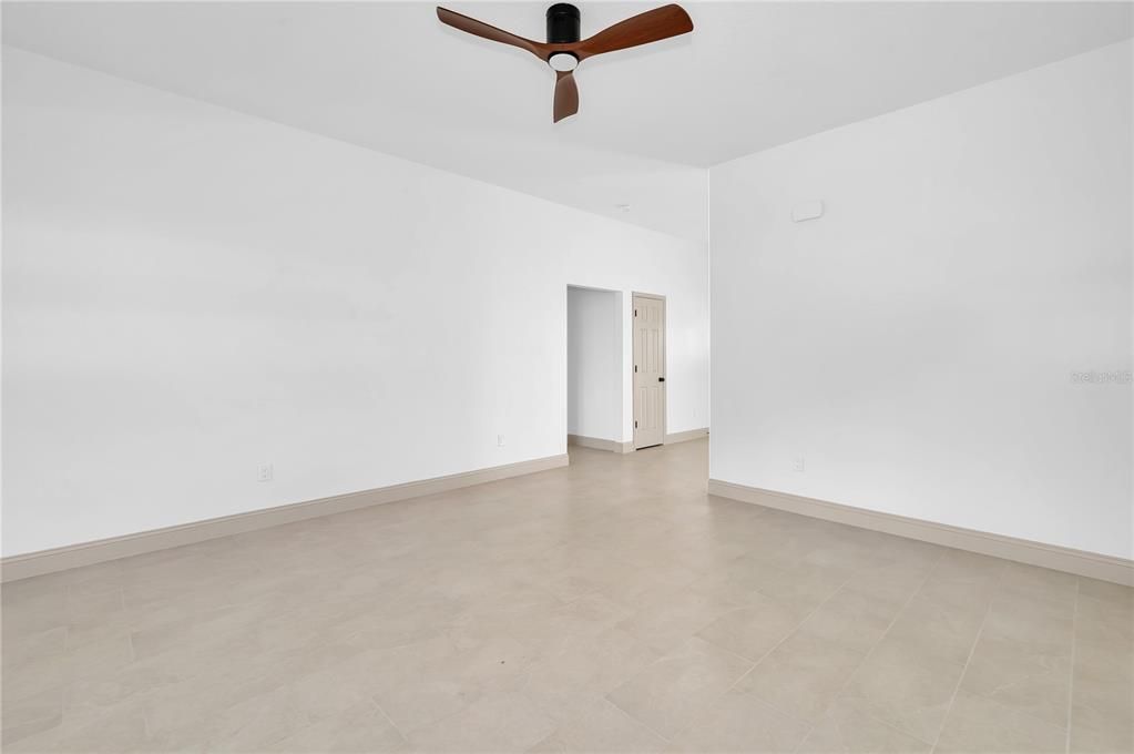 For Sale: $365,000 (3 beds, 2 baths, 1600 Square Feet)