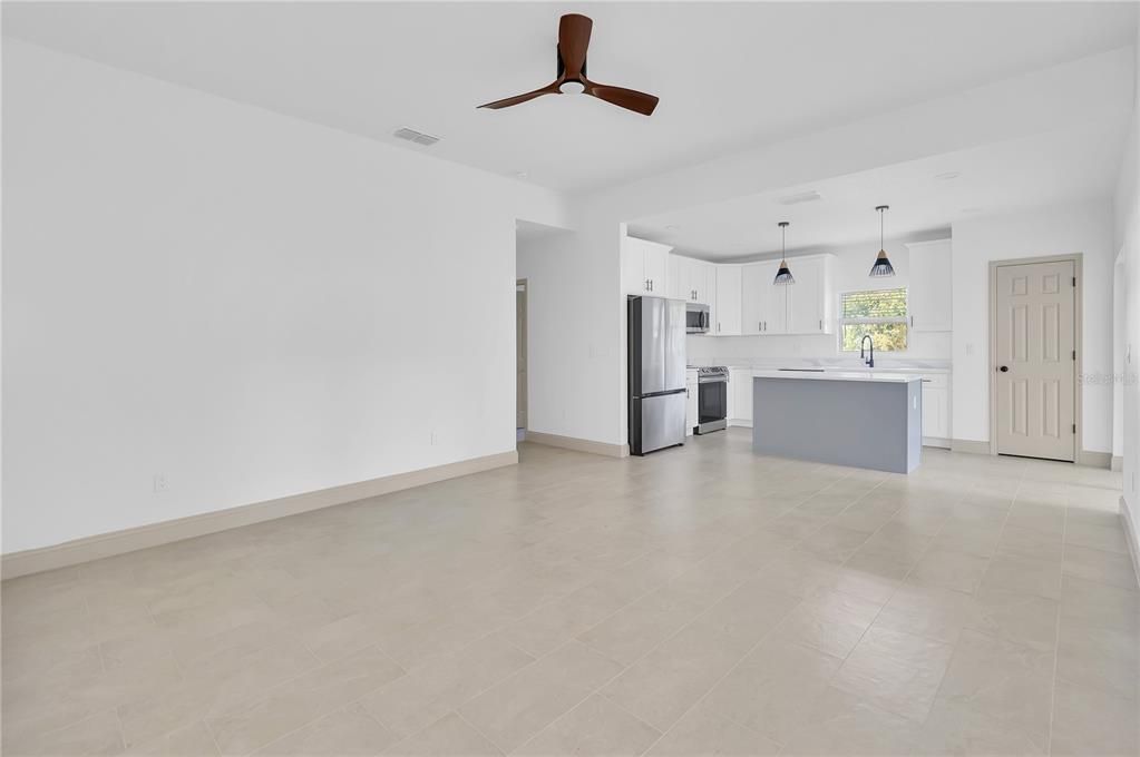 For Sale: $365,000 (3 beds, 2 baths, 1600 Square Feet)