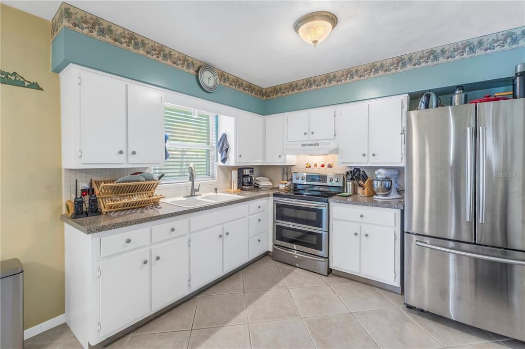 For Sale: $429,000 (2 beds, 2 baths, 1387 Square Feet)