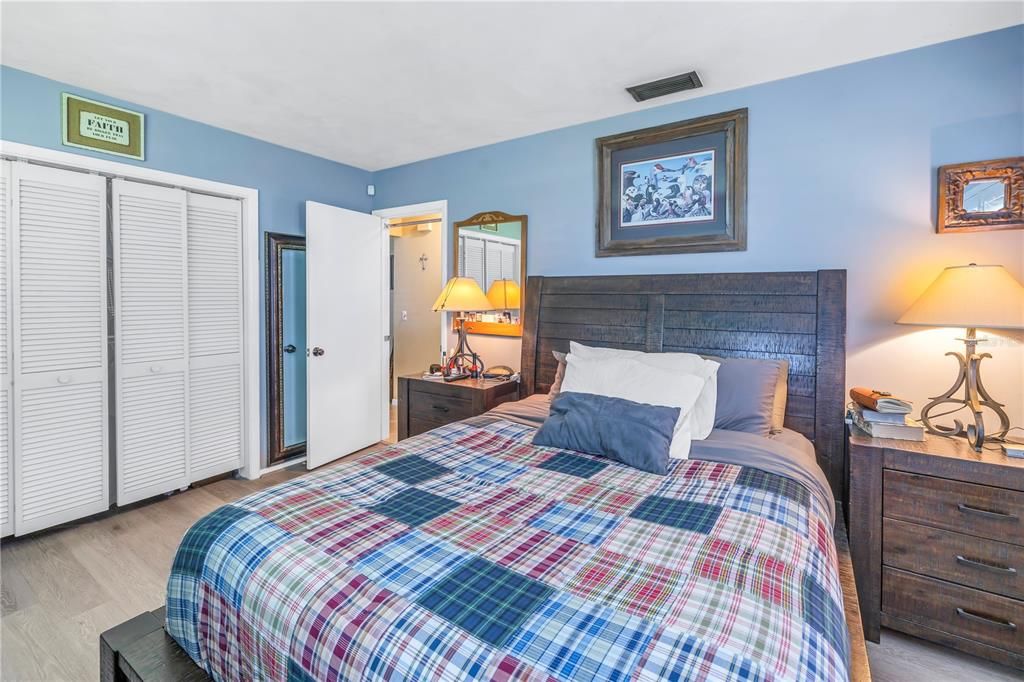 For Sale: $429,000 (2 beds, 2 baths, 1387 Square Feet)