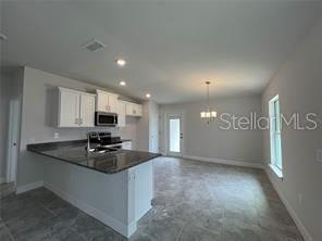 For Sale: $304,900 (3 beds, 2 baths, 1415 Square Feet)