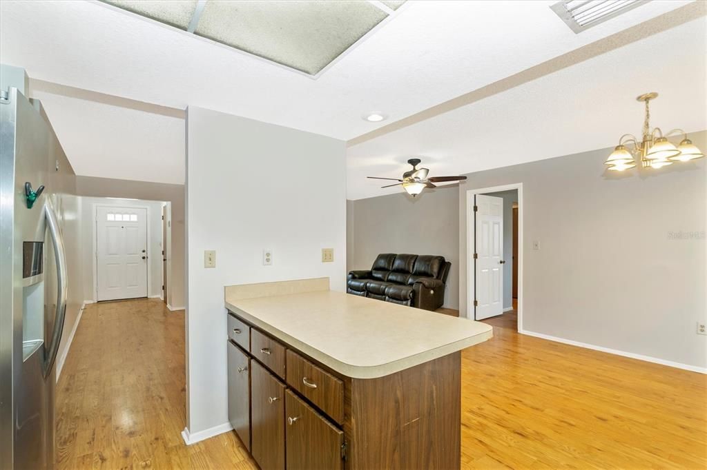 For Sale: $239,000 (2 beds, 2 baths, 1426 Square Feet)