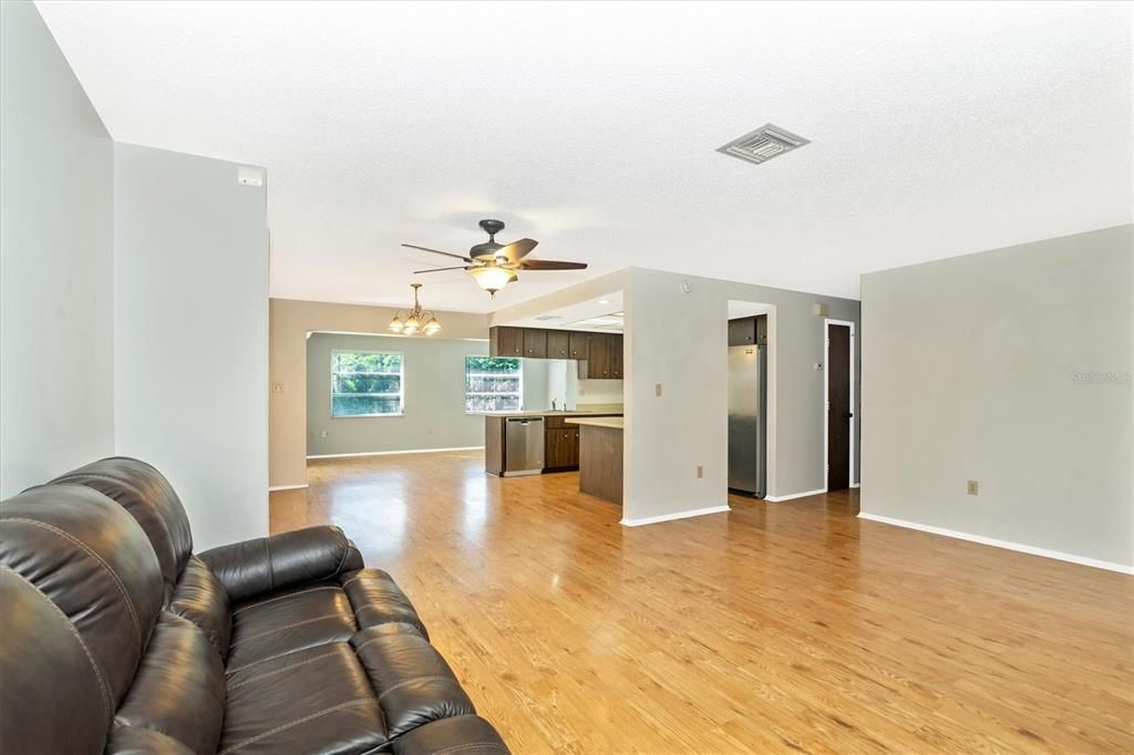 For Sale: $239,000 (2 beds, 2 baths, 1426 Square Feet)