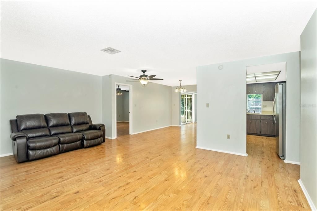 For Sale: $239,000 (2 beds, 2 baths, 1426 Square Feet)