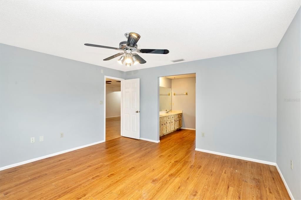 For Sale: $239,000 (2 beds, 2 baths, 1426 Square Feet)