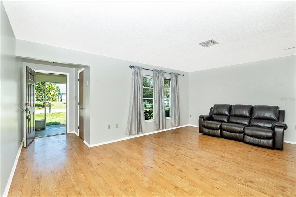 For Sale: $239,000 (2 beds, 2 baths, 1426 Square Feet)