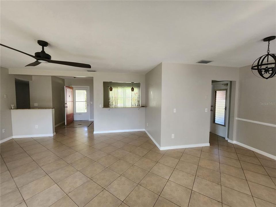 For Sale: $384,000 (2 beds, 2 baths, 1282 Square Feet)