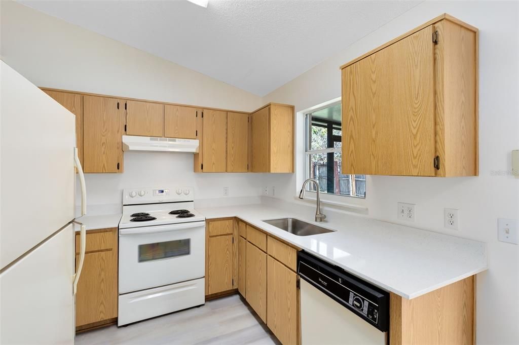 For Sale: $349,900 (3 beds, 2 baths, 1126 Square Feet)