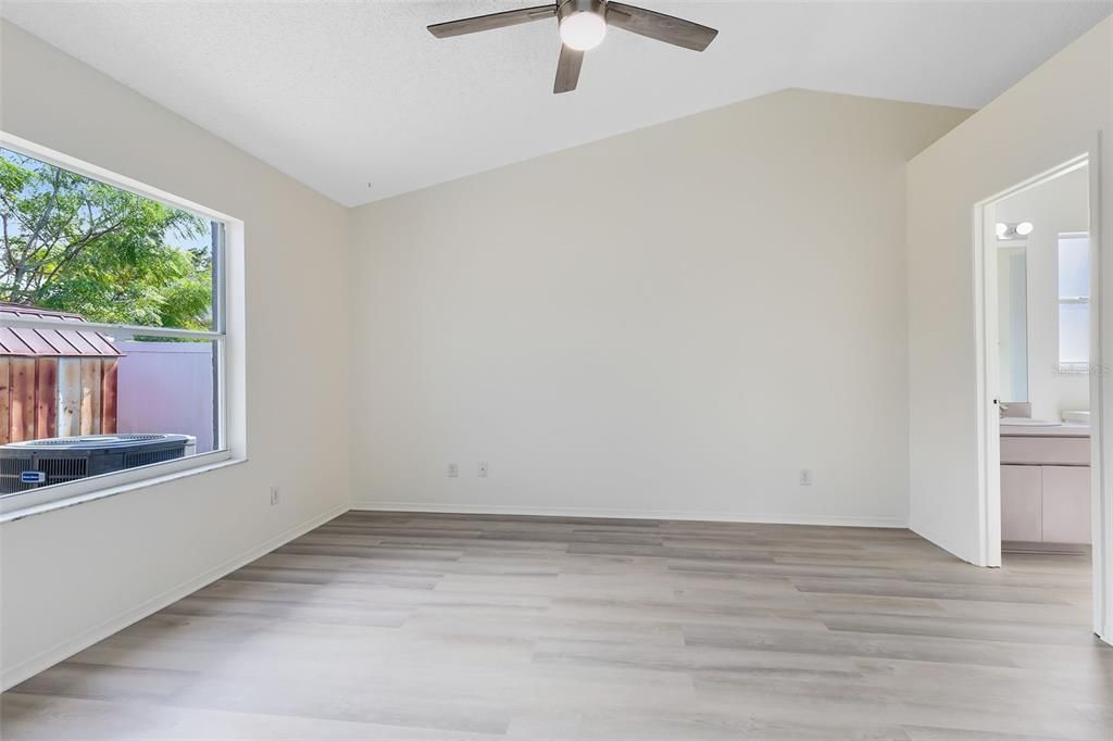 For Sale: $349,900 (3 beds, 2 baths, 1126 Square Feet)