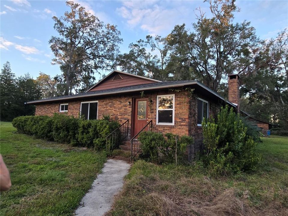 For Sale: $295,000 (3 beds, 2 baths, 1557 Square Feet)