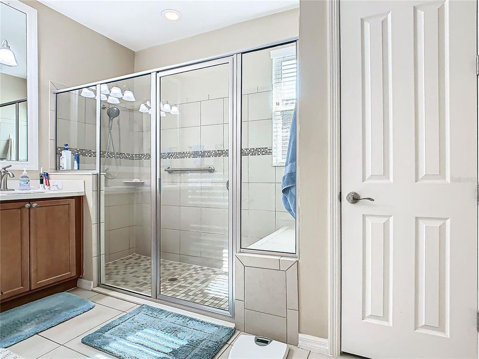 LARGE SHOWER