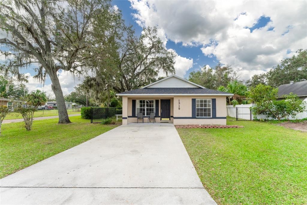 For Sale: $280,000 (3 beds, 2 baths, 1090 Square Feet)