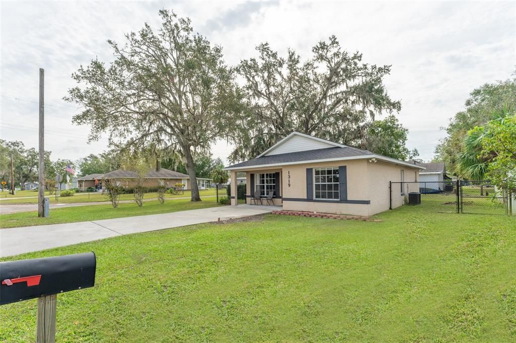 For Sale: $280,000 (3 beds, 2 baths, 1090 Square Feet)