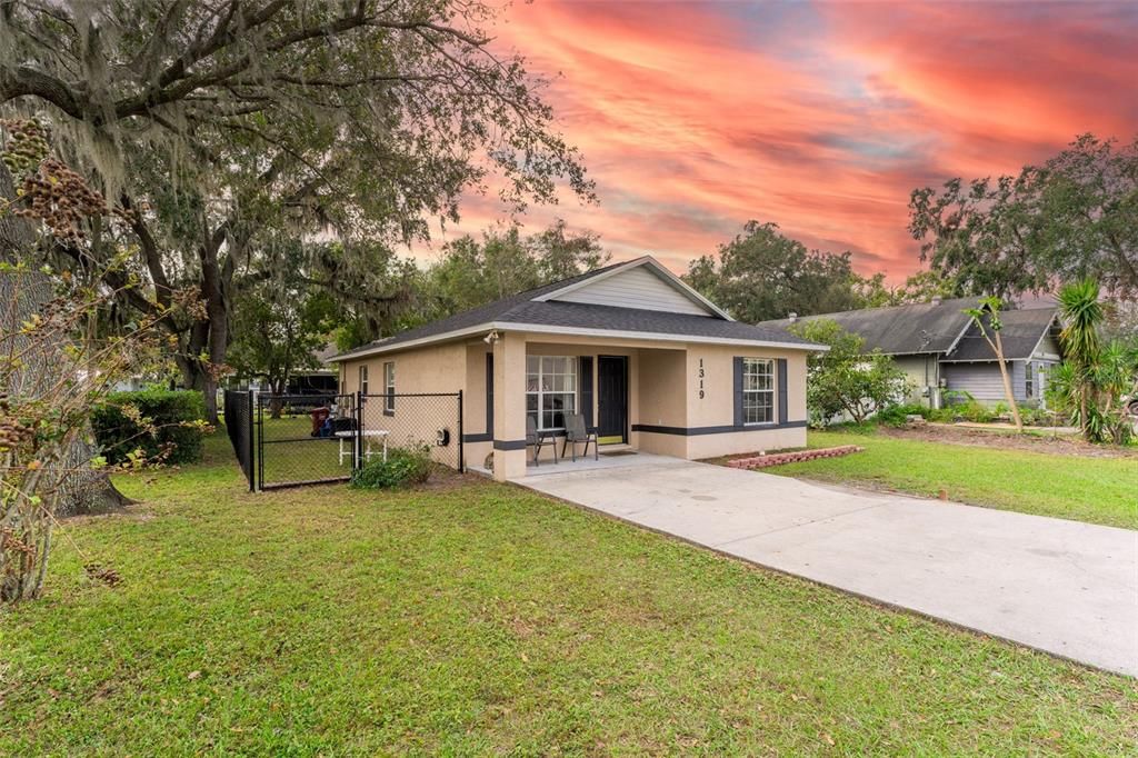 For Sale: $280,000 (3 beds, 2 baths, 1090 Square Feet)