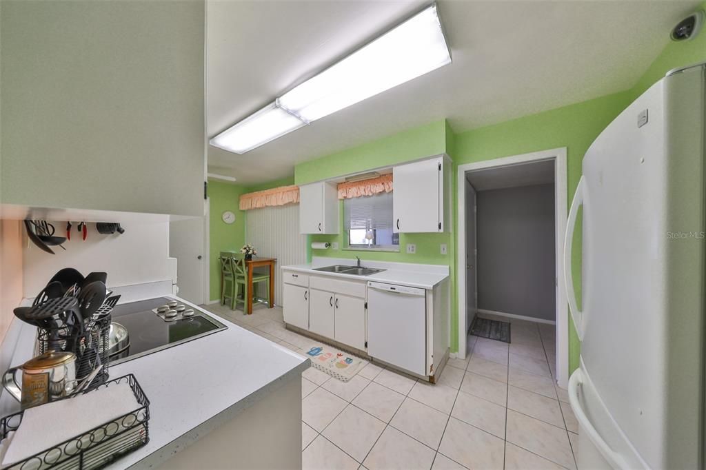 For Sale: $255,000 (2 beds, 2 baths, 1633 Square Feet)