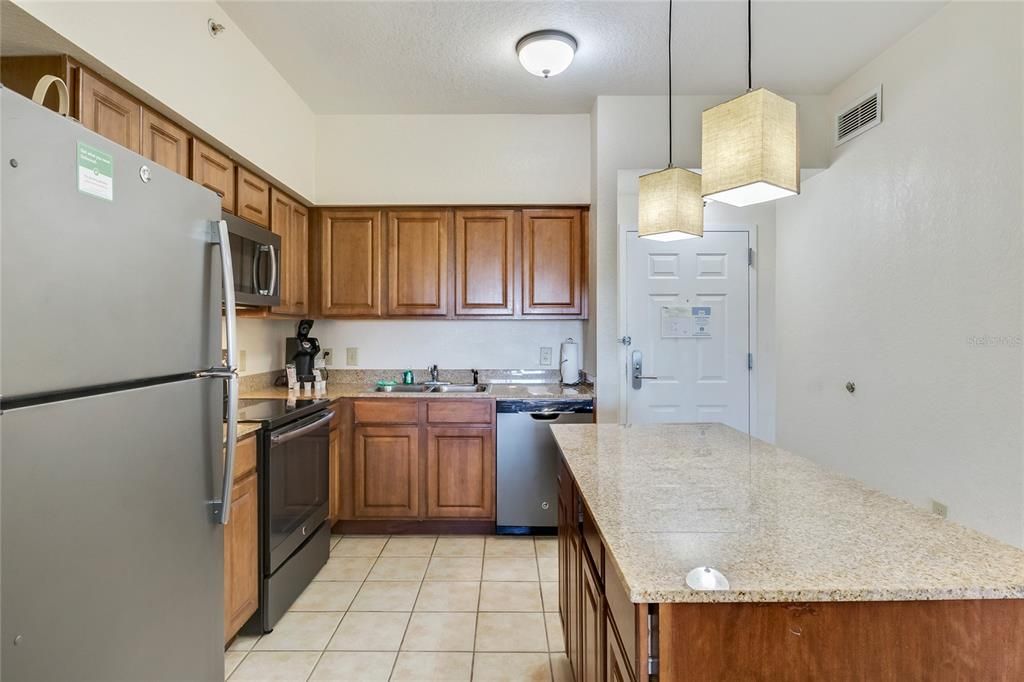 For Sale: $217,000 (2 beds, 2 baths, 957 Square Feet)