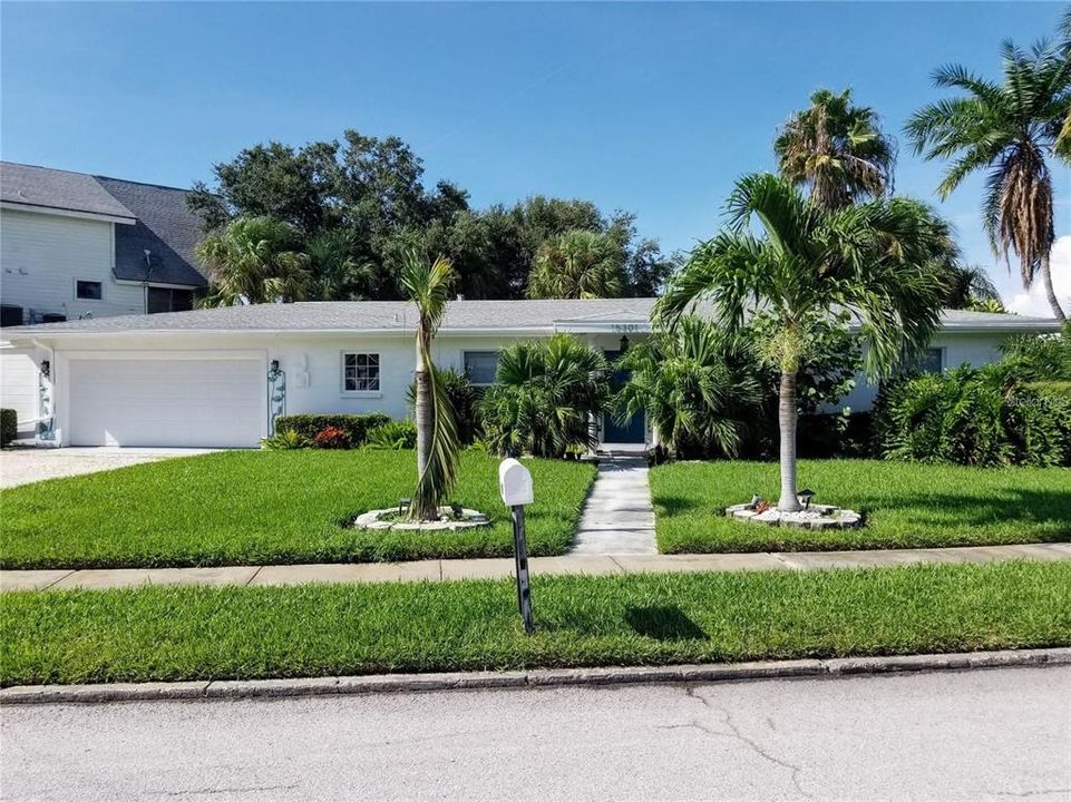 For Sale: $900,000 (3 beds, 3 baths, 1928 Square Feet)