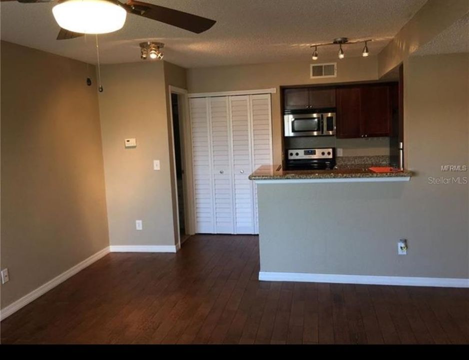 For Rent: $1,295 (1 beds, 1 baths, 597 Square Feet)