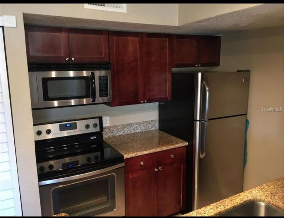 For Rent: $1,295 (1 beds, 1 baths, 597 Square Feet)