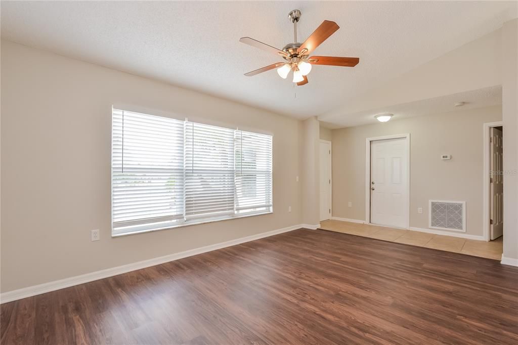 For Rent: $2,145 (4 beds, 2 baths, 1523 Square Feet)