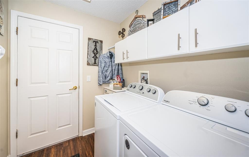 Active With Contract: $347,500 (2 beds, 2 baths, 1373 Square Feet)