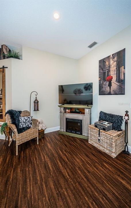 Active With Contract: $347,500 (2 beds, 2 baths, 1373 Square Feet)